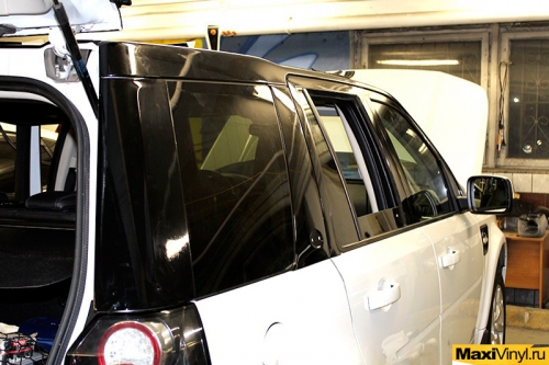 Оклейка верхней части Land Rover Freelander в черный глянец